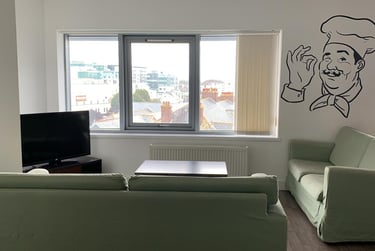 6 bed flat, 10 Kinterbury Street, City Centre, Plymouth, PL12DG - Image 2